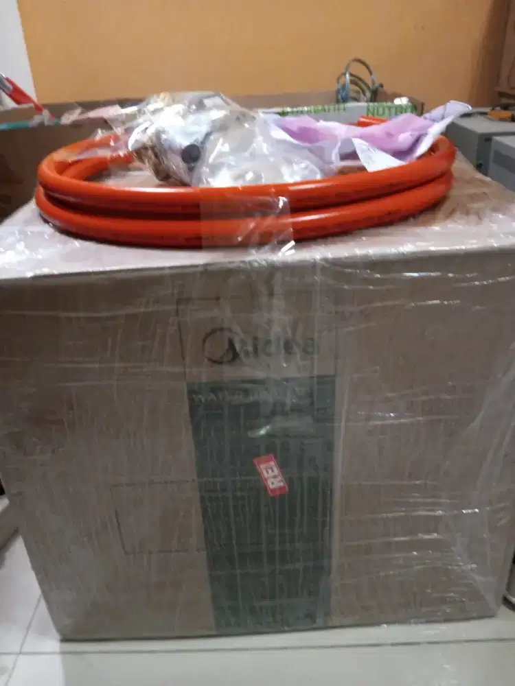 Water heater listrik 15 L MIDEA, baru beli lengkap