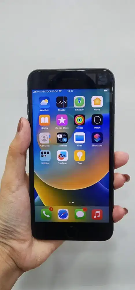 Iphone 8 plus black 
Inter all oprator