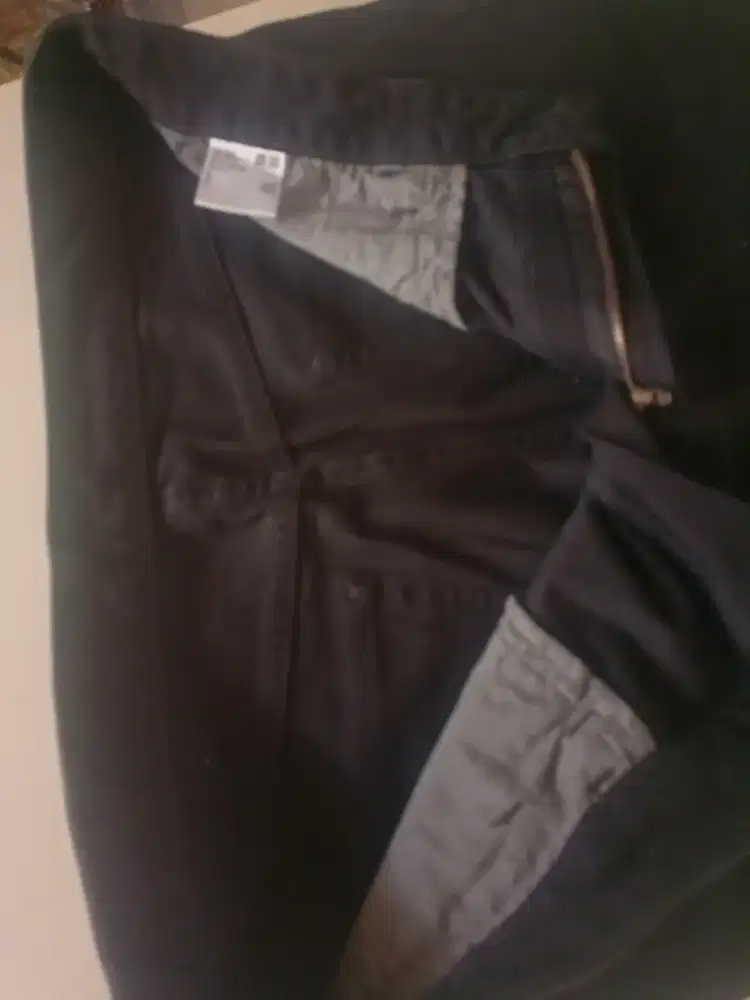 Celana Jeans Hitam buat Pria Uniqlo