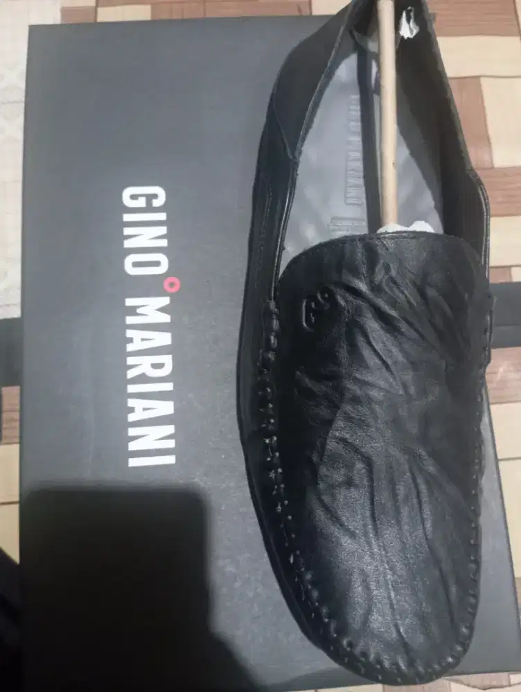 Sepatu plat 
Warna hitam 
Size 43