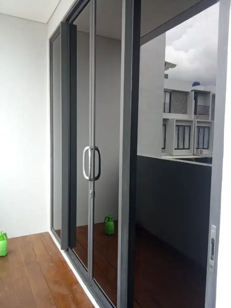 Jasa Pasang Sticker Kaca film rumah