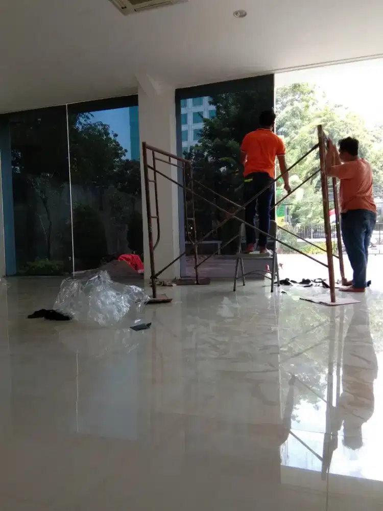 Jasa Pasang Sticker Kaca Film Runah