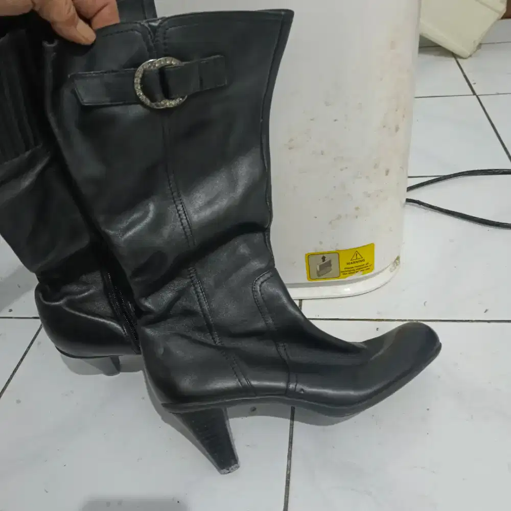 Sepatu BOOT Wanita