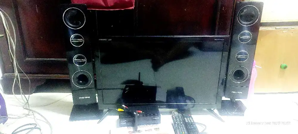 Tv polytron 24+ tv box siap pakai suara bass mantap