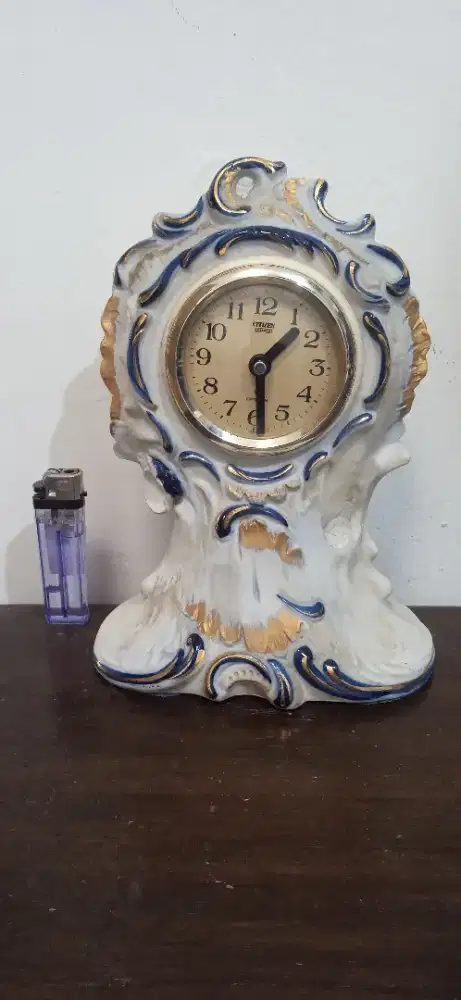 Pajangan meja dari keramik