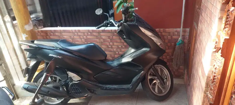 Jual motor honda pcx thn 2028 komplit pjk hidup bisa kridit