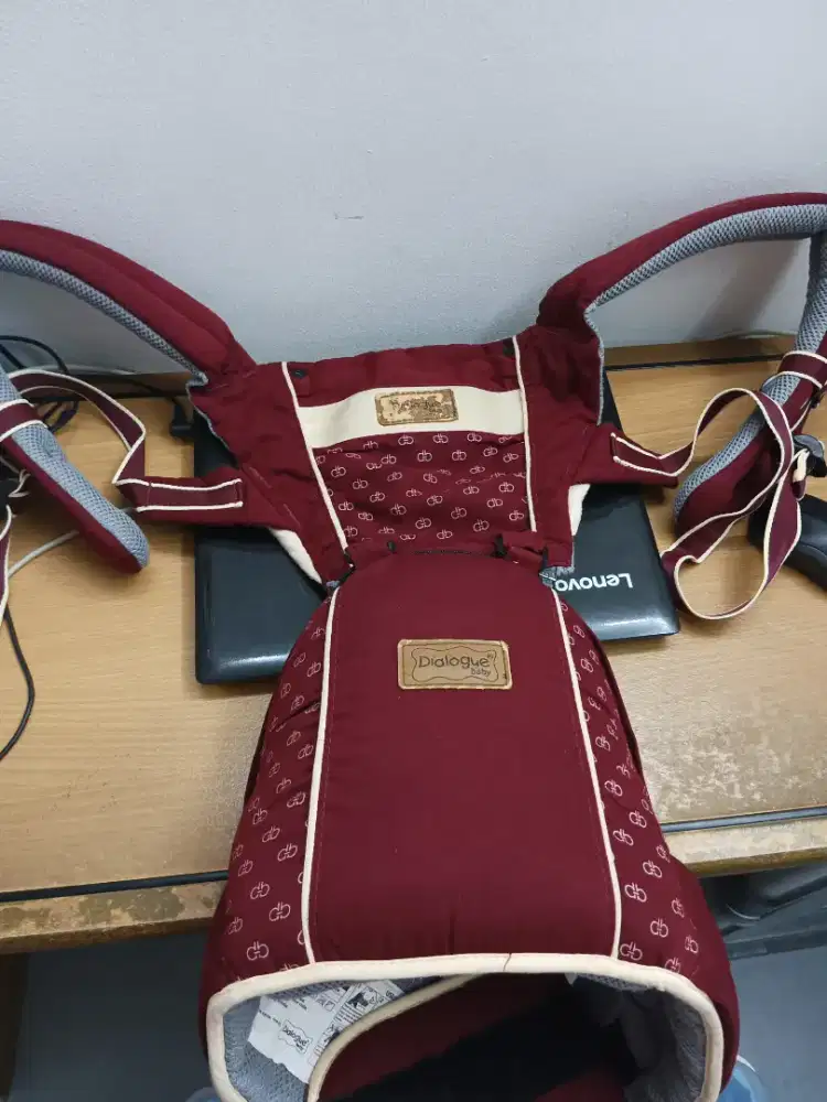 Gendongan bayi depan, hipseat bayi