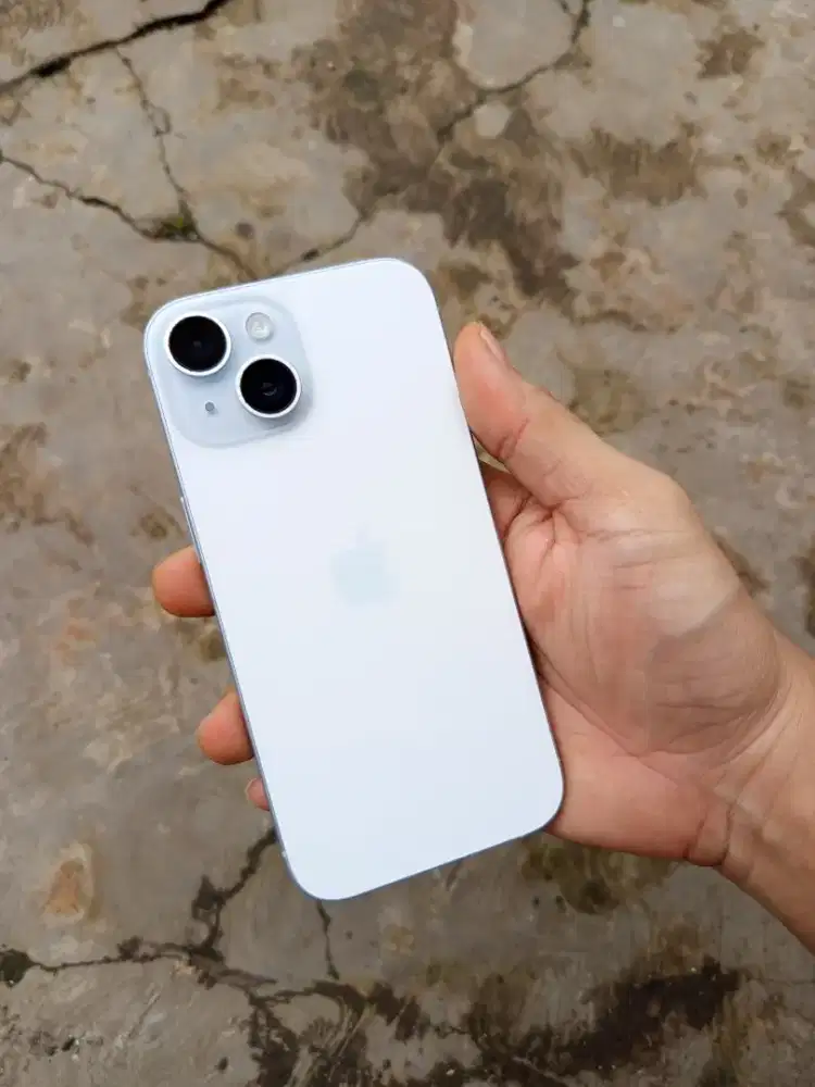 iPhone 15 128 warna biru muda