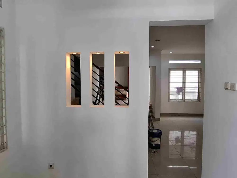 DIJUAL RUMAH 2 LANTAI SEDANG RENOVASI DI CLUSTER DEPAN, DEKAT TOL!