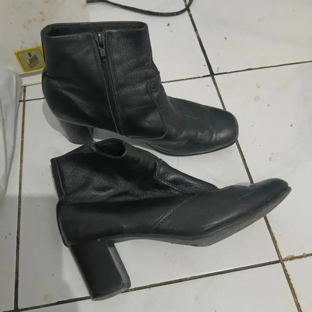 Sepatu BOOT Wanita
