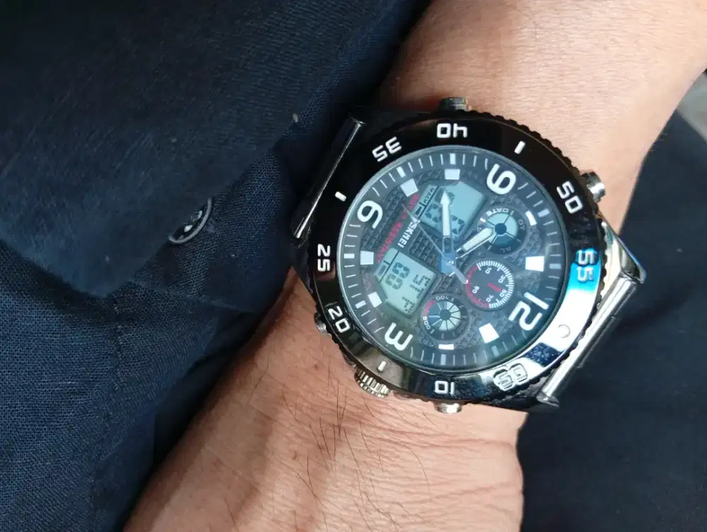 Jam tangan pria like new 99% SKNEI 1538