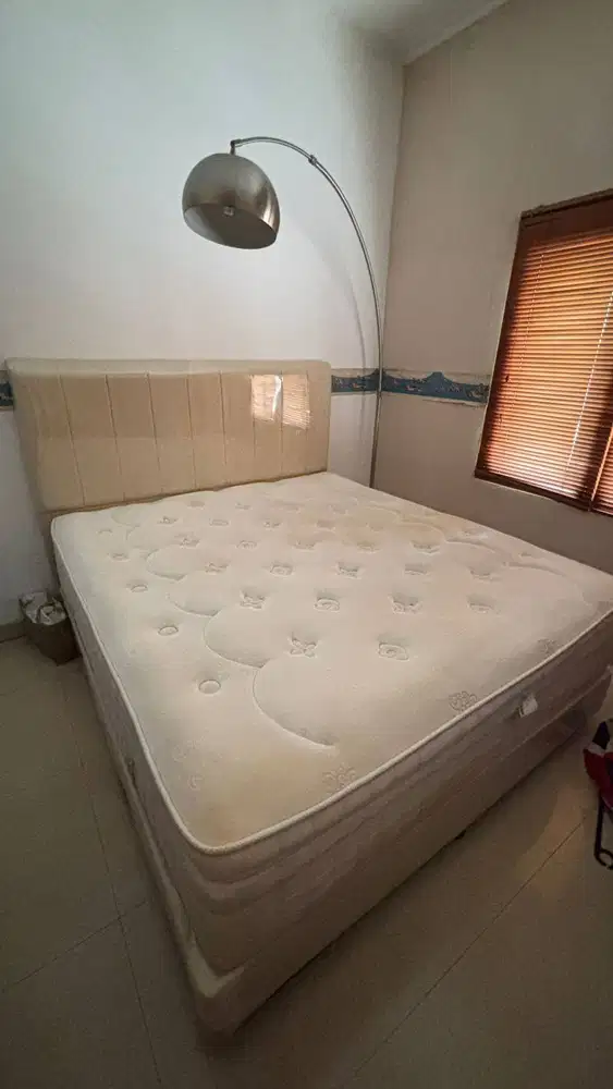 Satu Set Springbed Napolly 180x200 + Dipan Sandaran (King Size)