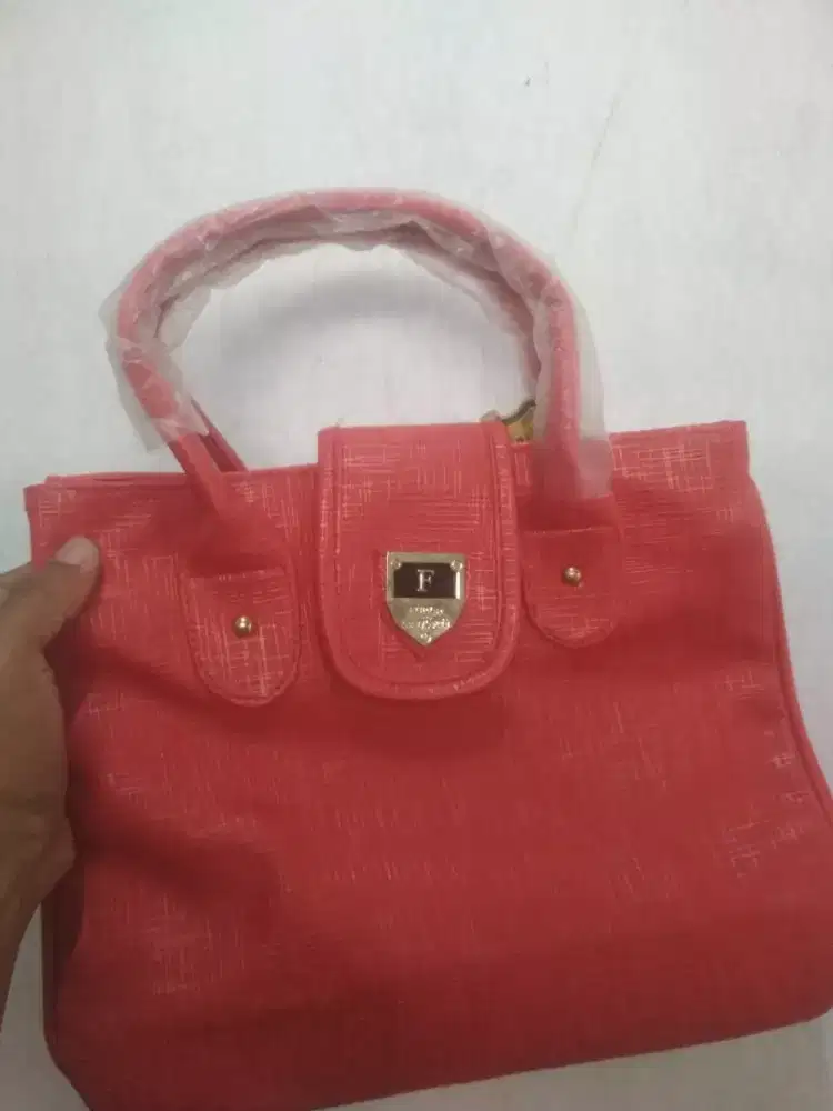Dijual tas merk Furla luxuri. Baru.