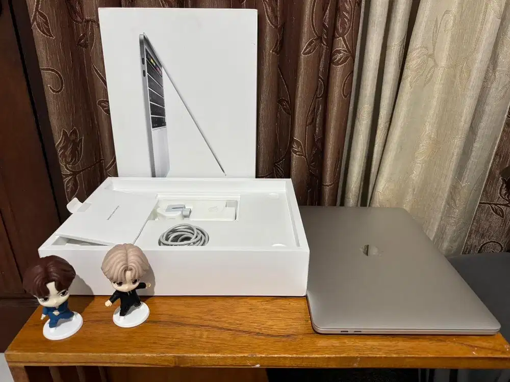 MacBook Pro 2020 i5/8/256