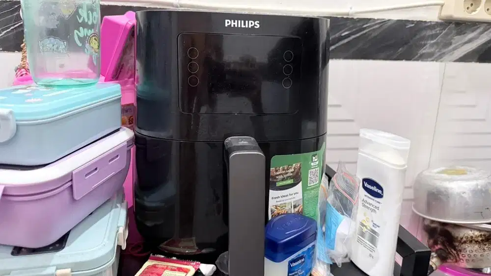 Pemagang kentang , nasi , kue , sayur dan lain lain