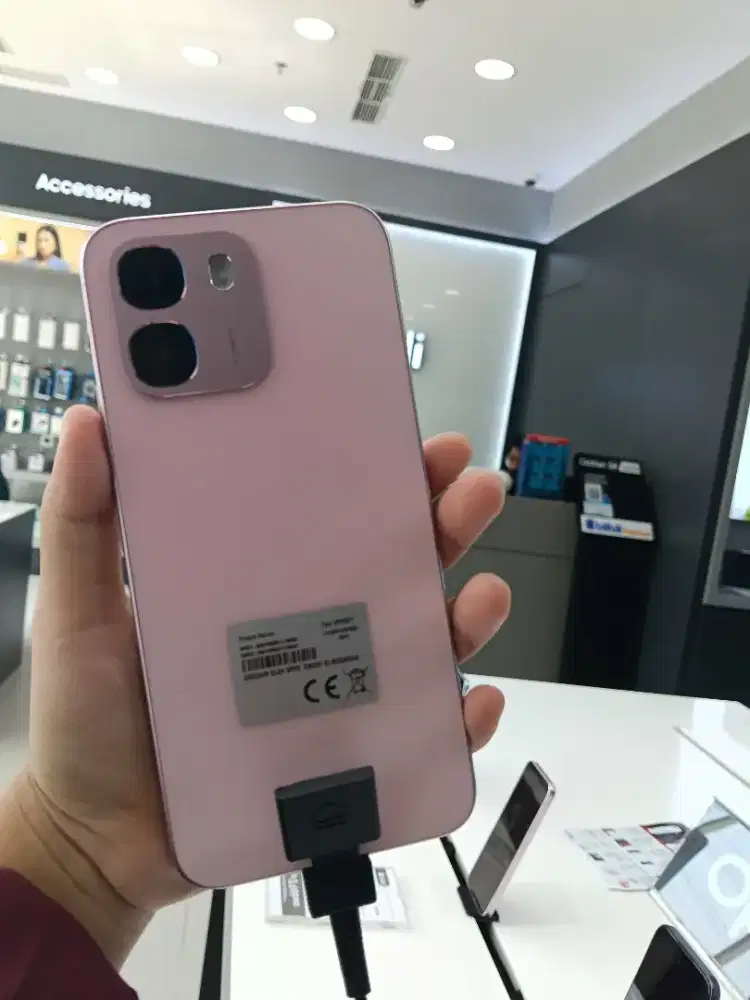 OPPO A6 warna merah muda