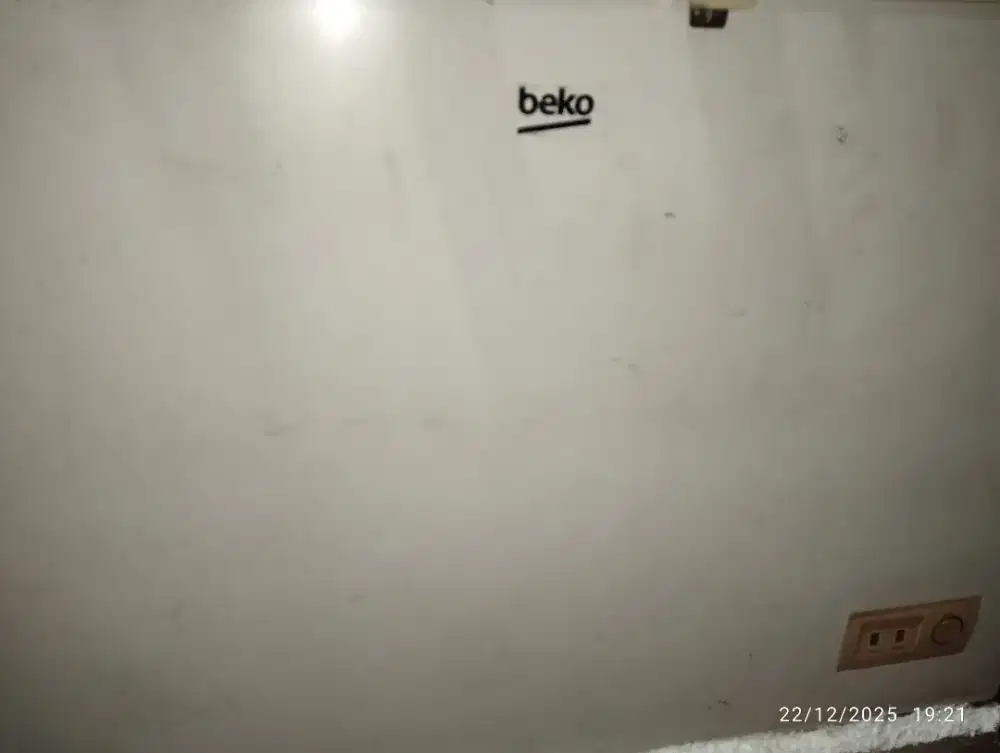 Dijual Freezer 300 ltr Merk BEKO & 200 ltr Merk AQUA