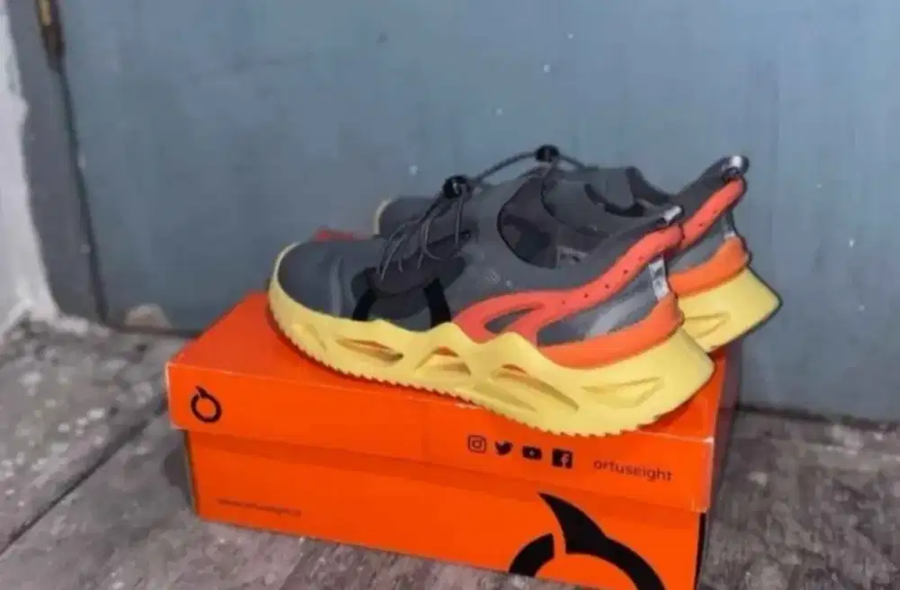 Sepatu running ortusseight original