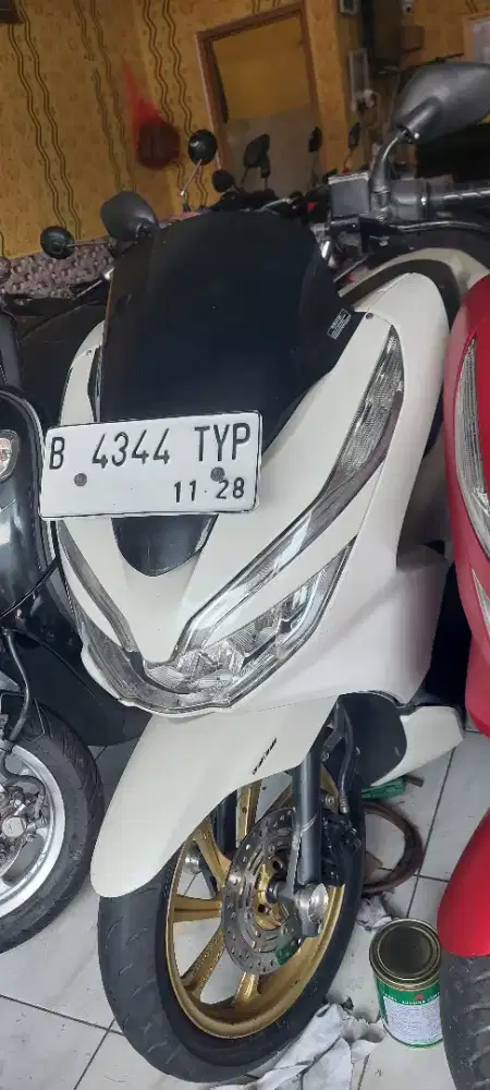 Jual motor honda pcx thn 2018 komplit pjk hidup bisa kridit
