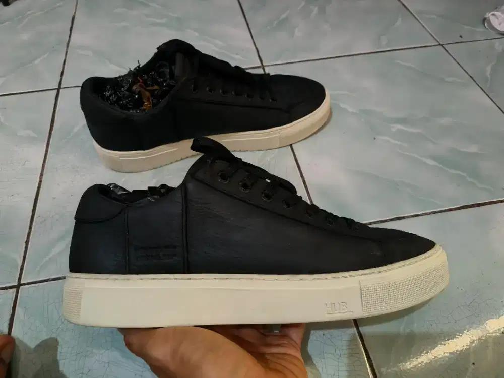 Sepatu Kulit Eropa HUB size 44 bukan Converse Timberland Caterpillar