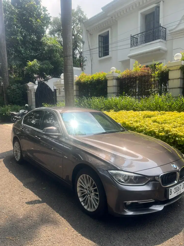 BMW 320i 2014 Bensin