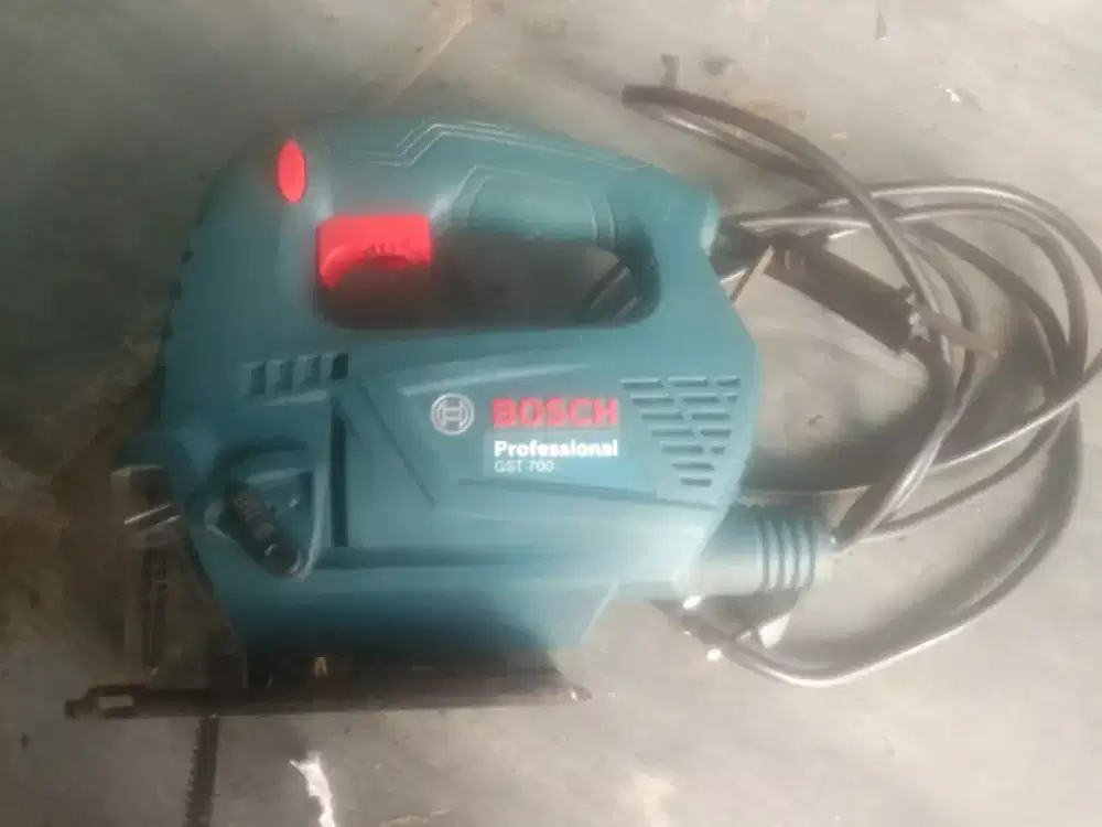 Gergaji listrik jiqsaw BOSCH GST 700