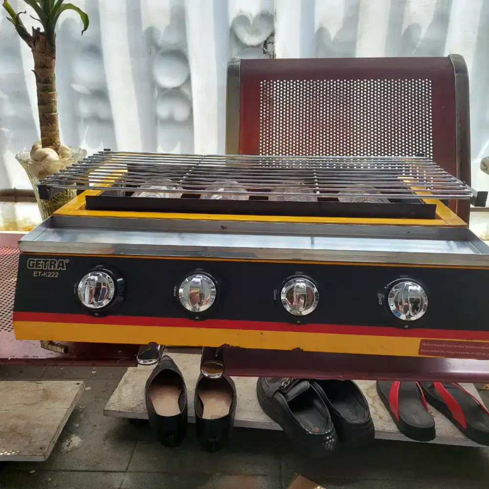 DijuAl kompor gas untuk bakar ikan.sate dll