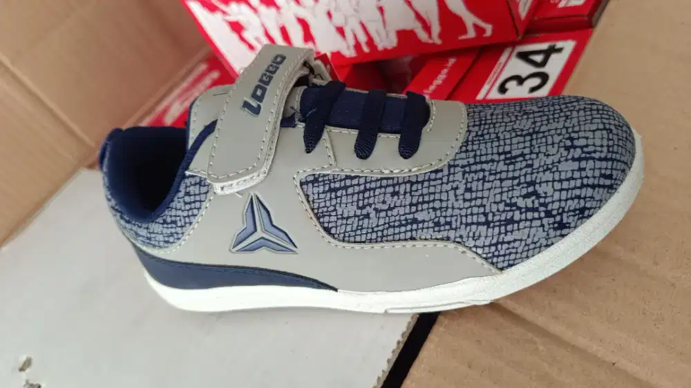 Sepatu baru buat usaha