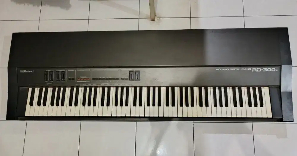 Roland RD 300s stage Piano