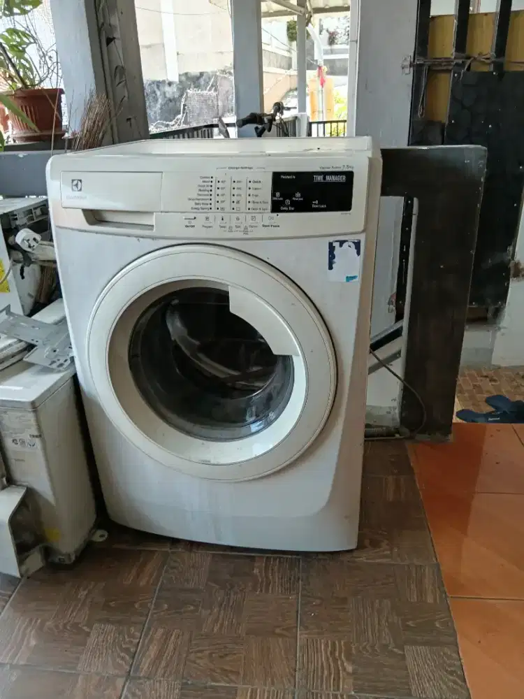 Mesin cuci Electroluk