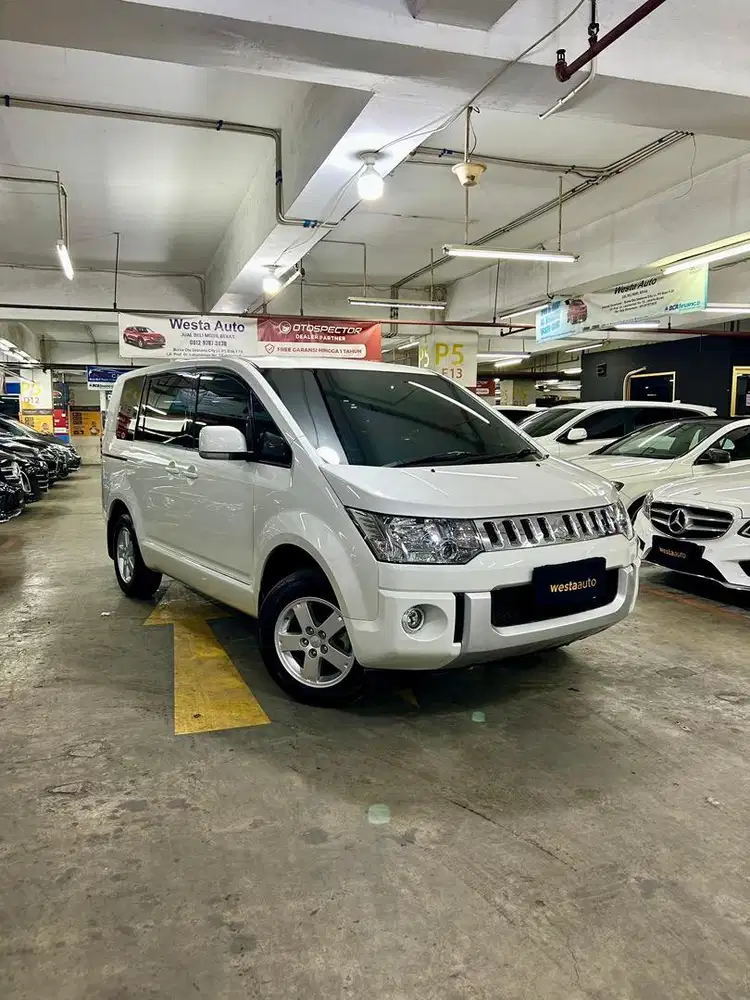 Low KM Mitsubishi Delica D5 2.0 AT 2014 Like New 2015