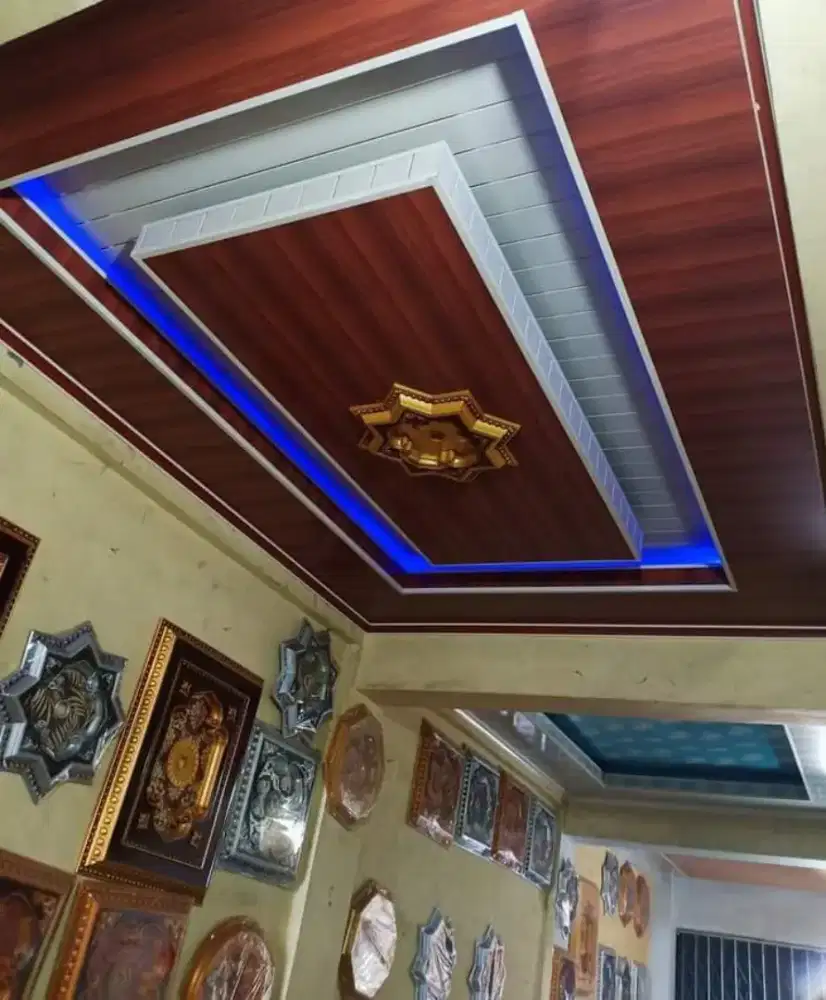 Plafon PVC dan kanopi terpasang