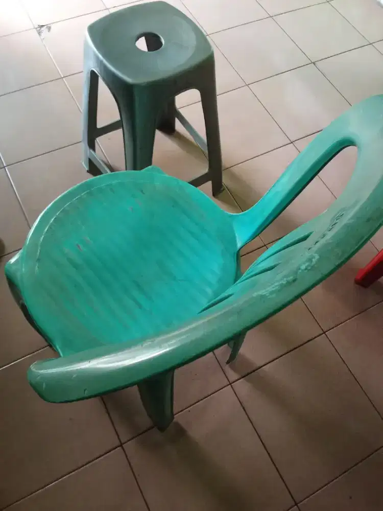 Kursi plastik napoli