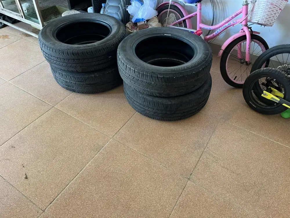 BAN BEKAS BRIDGESTONE RING 15