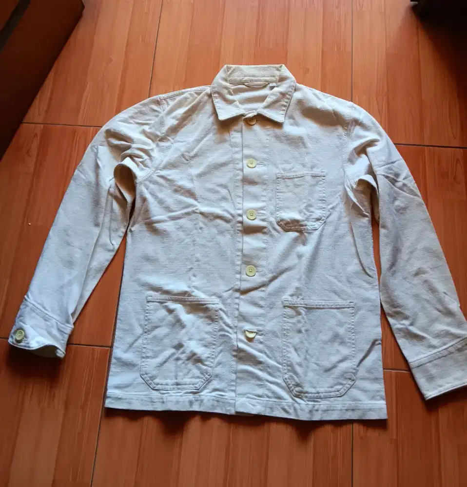 Jaket uniqlo white size s 100 % original
size s