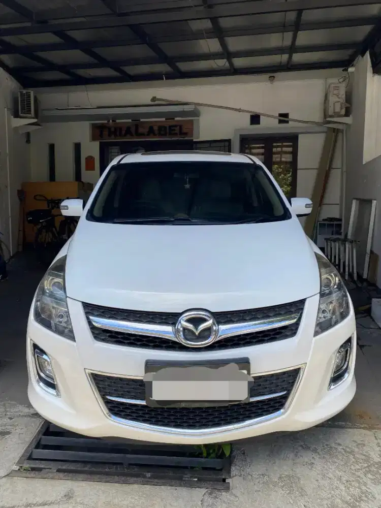 Mazda 8 mobil keluarga enak nyaman