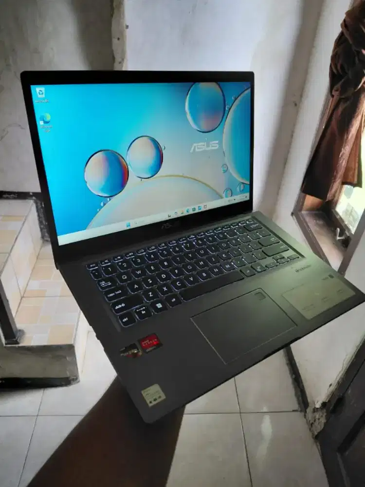 Asus vivobok ryzen 3 ram8gb ssd512gb nvme backlight like new harga net