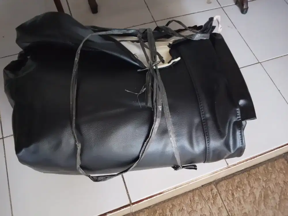 Cover jok Ayla 1.0. tahun 2021 ( bekas , masih mulus)