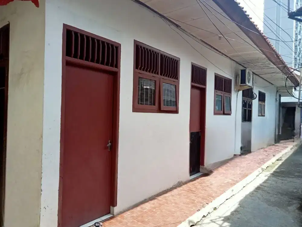 RUMAH TANAH LUAS 1121 M2 DI LEBAK BULUS DEKAT MRT,BISA BANGUN CLUSTER BARU.