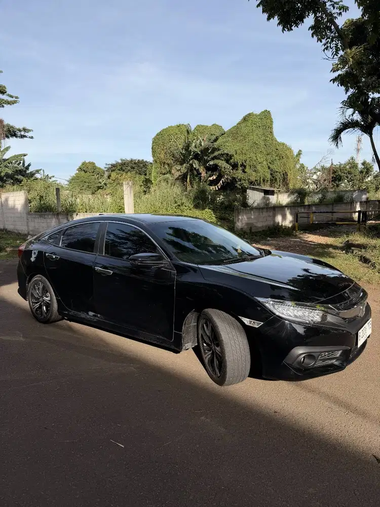 Honda Civic ES 1.5 Turbo Sedan - Low ODO Low KM - FC 1