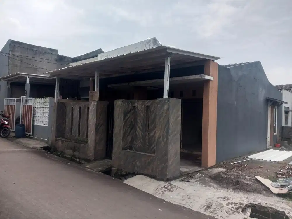 Disewakan rumah dengan parkir 1 mobil