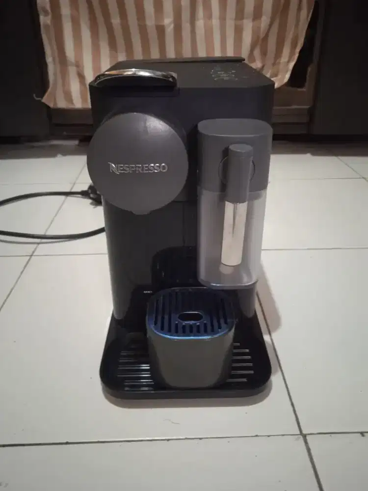 Mesin kopi nespresso