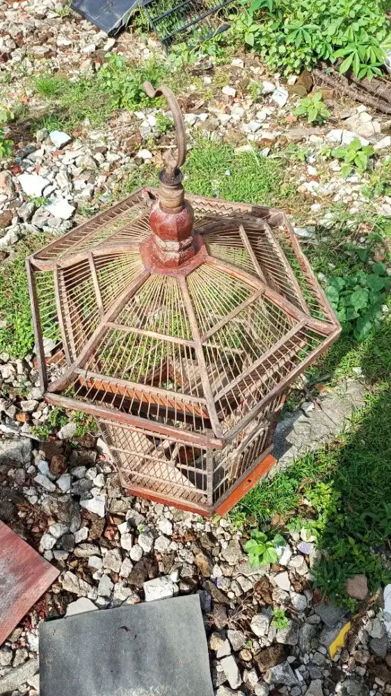 Kandang ukir hexagonal