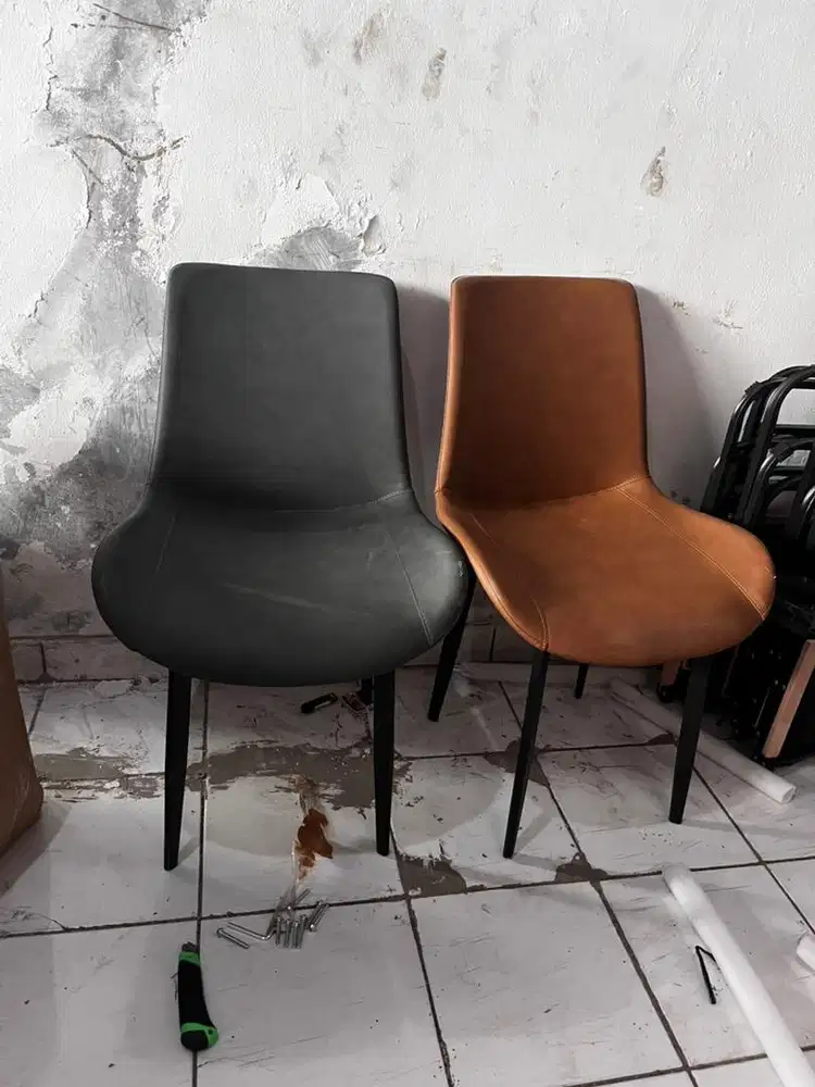 Jual kursi santai kulit,warna brown dan gray,minus sesuai gambar