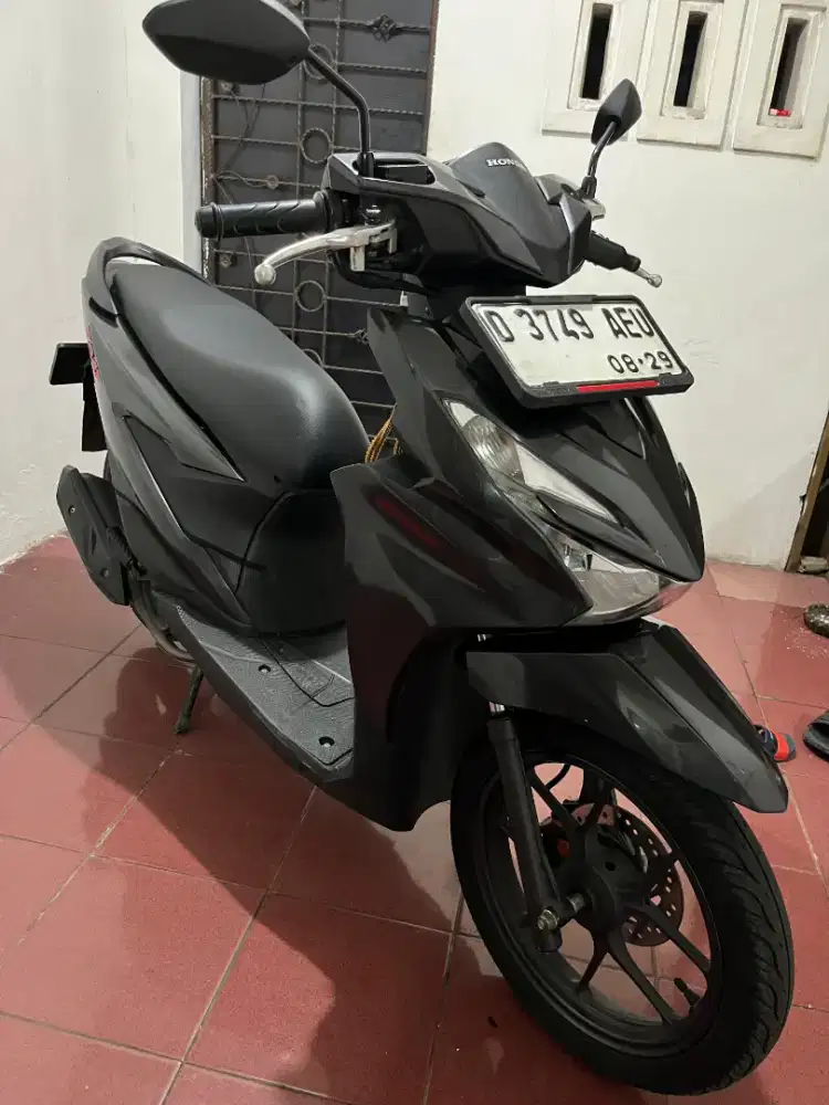 Beat deluxe warna black glosy