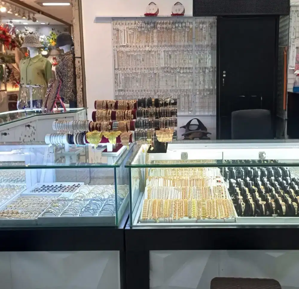 Untuk bekerja di toko perhiasan silver