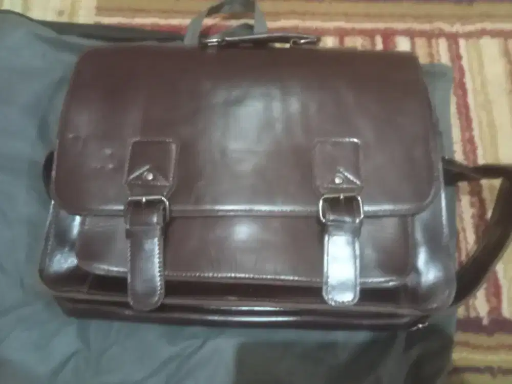 Tas kulit ga jadi pake