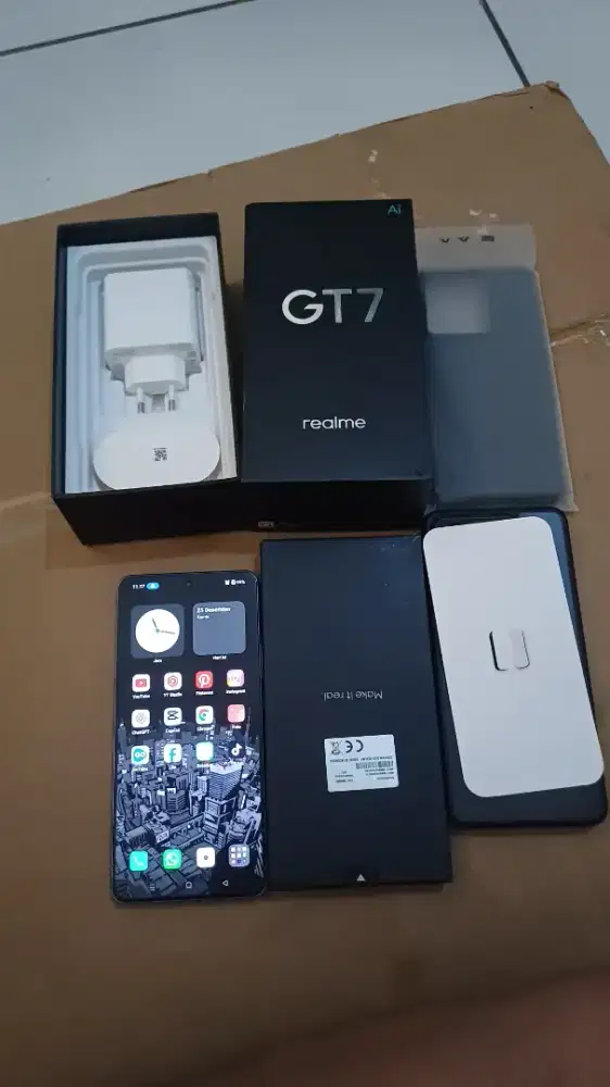 Realme gt like new
