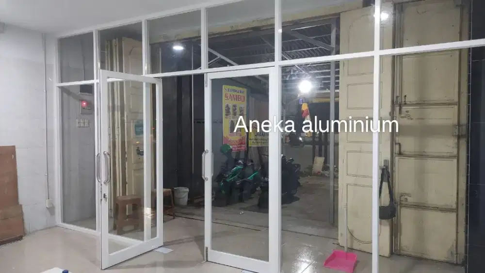 Sekat kaca,pintu kaca cafe , jendela upvc