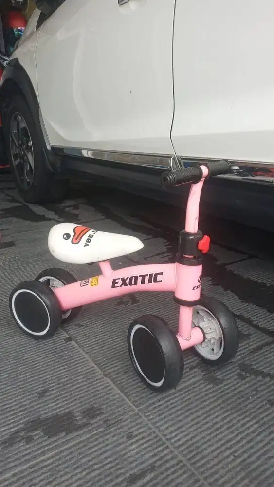 dijual 2 sepeda anak balita merk exotic
